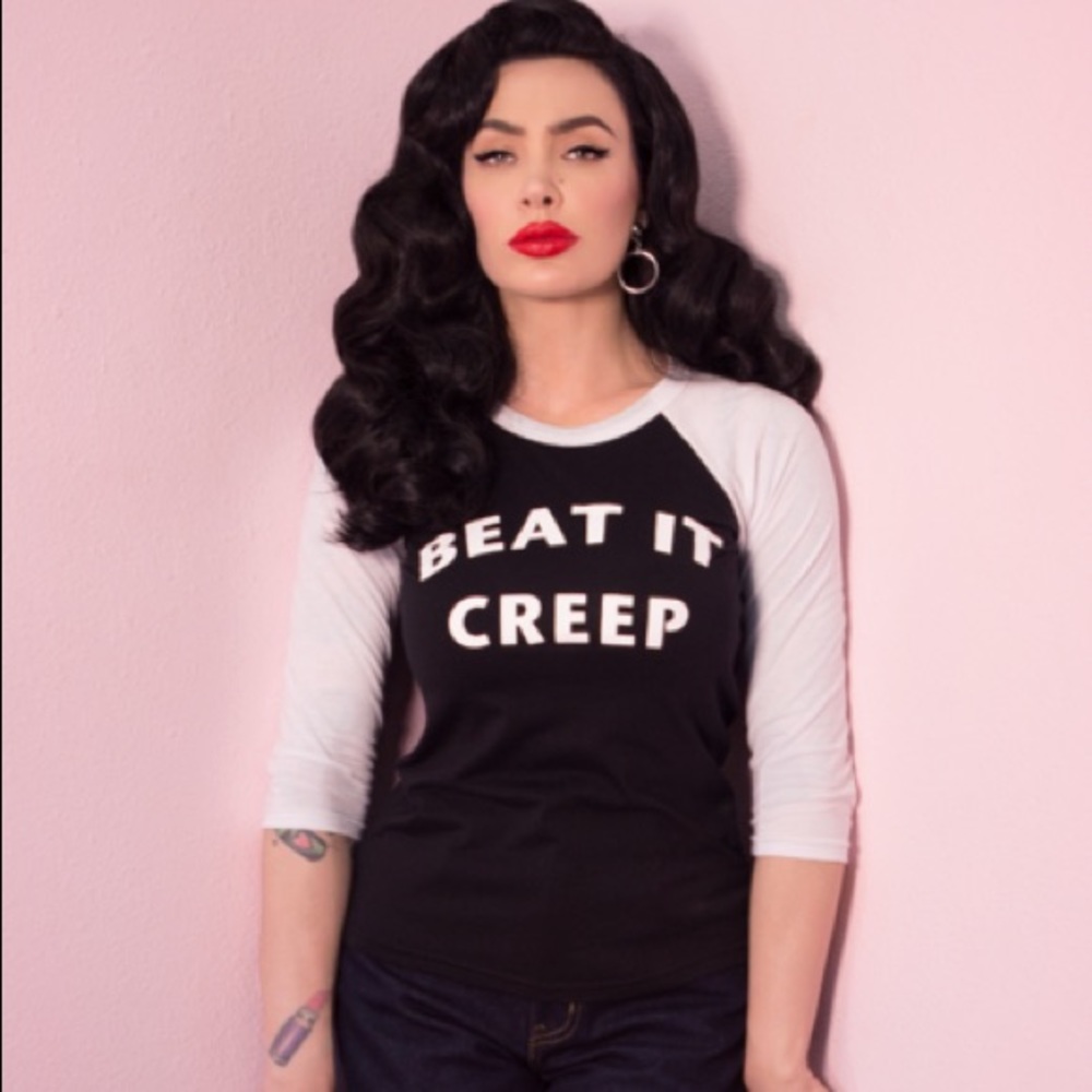 NWOT MED/LG Vixen by Micheline Raglan tee